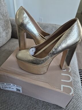 Justfab Perry Extreme Gold Platform High Heel Pumps - Women